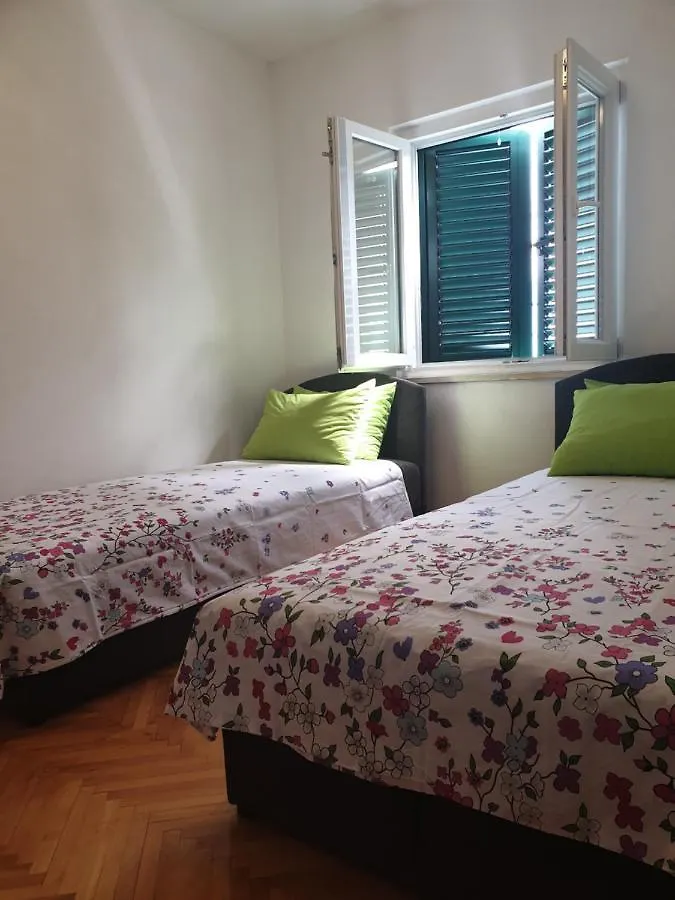 Apartment Villa Reminiscence Seget Vranjica